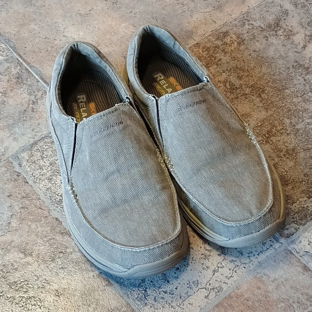 Skechers Relaxed Fit Memory Foam shoes size 7.5 - Picture 1 of 10